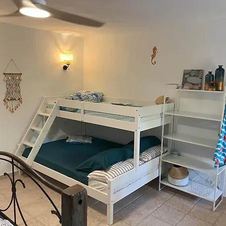 아파트 Un Poco Mas *